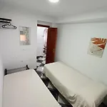 Piso Calidad Precio Junto A La Playa De La Victoria *
