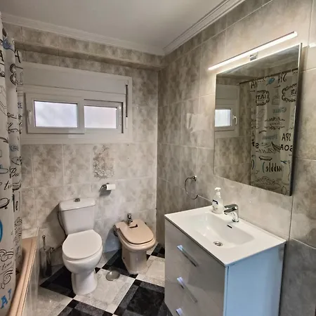 Piso Calidad Precio Junto A La Playa De La Victoria *