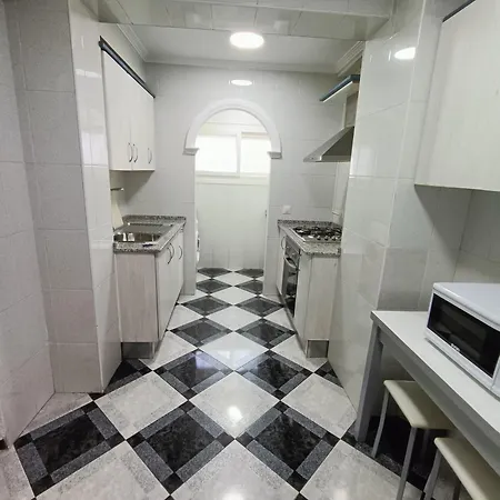 Piso Calidad Precio Junto A La Playa De La Victoria *