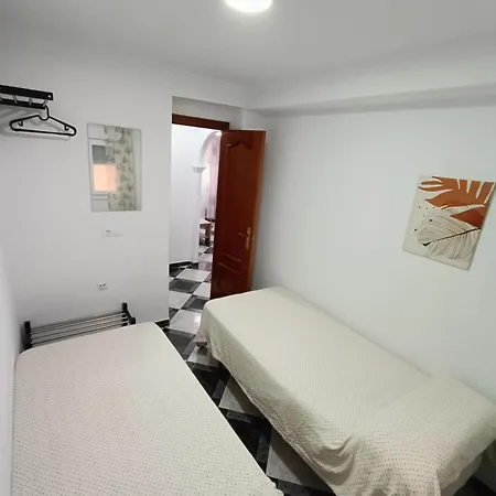 Piso Calidad Precio Junto A La Playa De La Victoria *