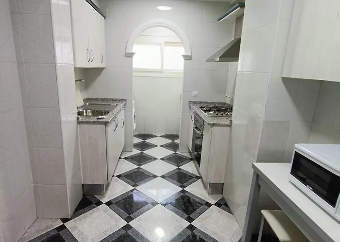 Piso Calidad Precio Junto A La Playa De La Victoria *