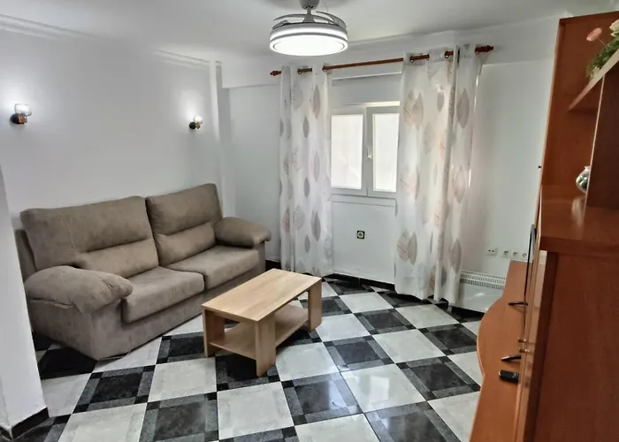 Piso Calidad Precio Junto A La Playa De La Victoria *