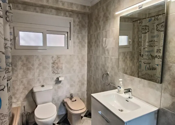 Piso Calidad Precio Junto A La Playa De La Victoria *