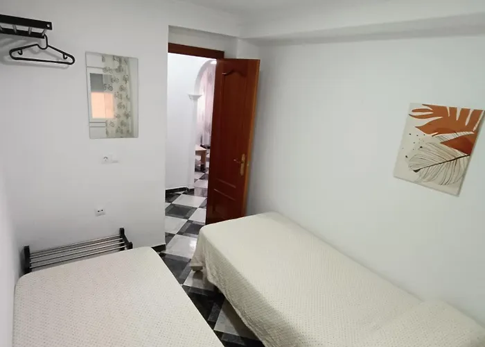 Piso Calidad Precio Junto A La Playa De La Victoria *