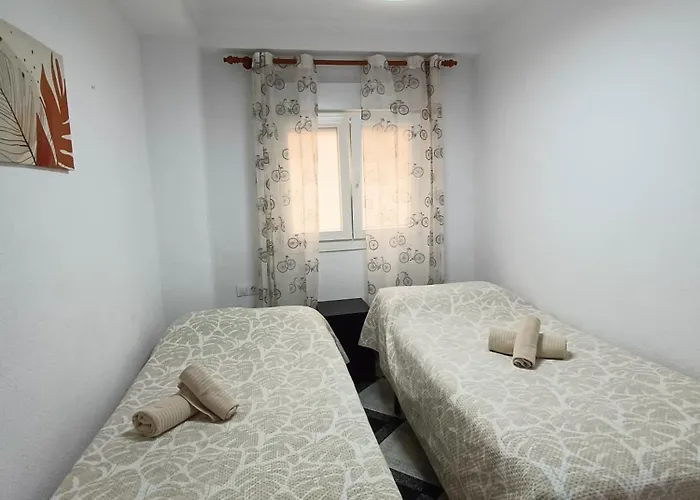 Piso Calidad Precio Junto A La Playa De La Victoria カディス